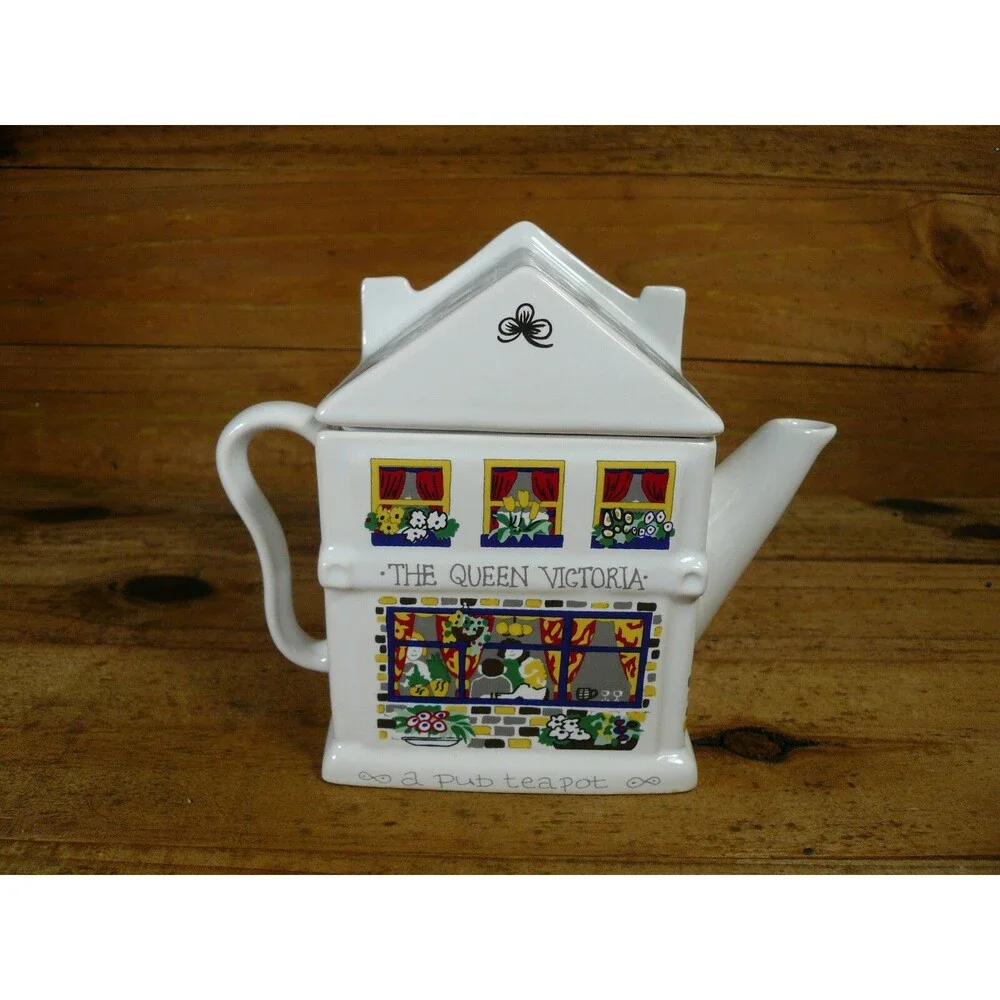 THE QUEEN VICTORIA English Life Teapots WADE ENGLAND Porcelain Teapot